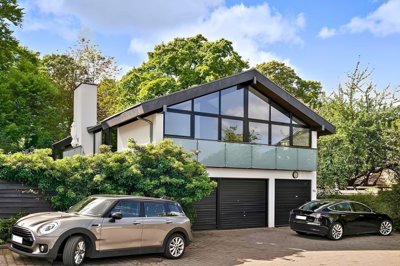 Direkte til Cottageparken med udsigt til Øresund – sjældent udbudt villa i Taarbæk