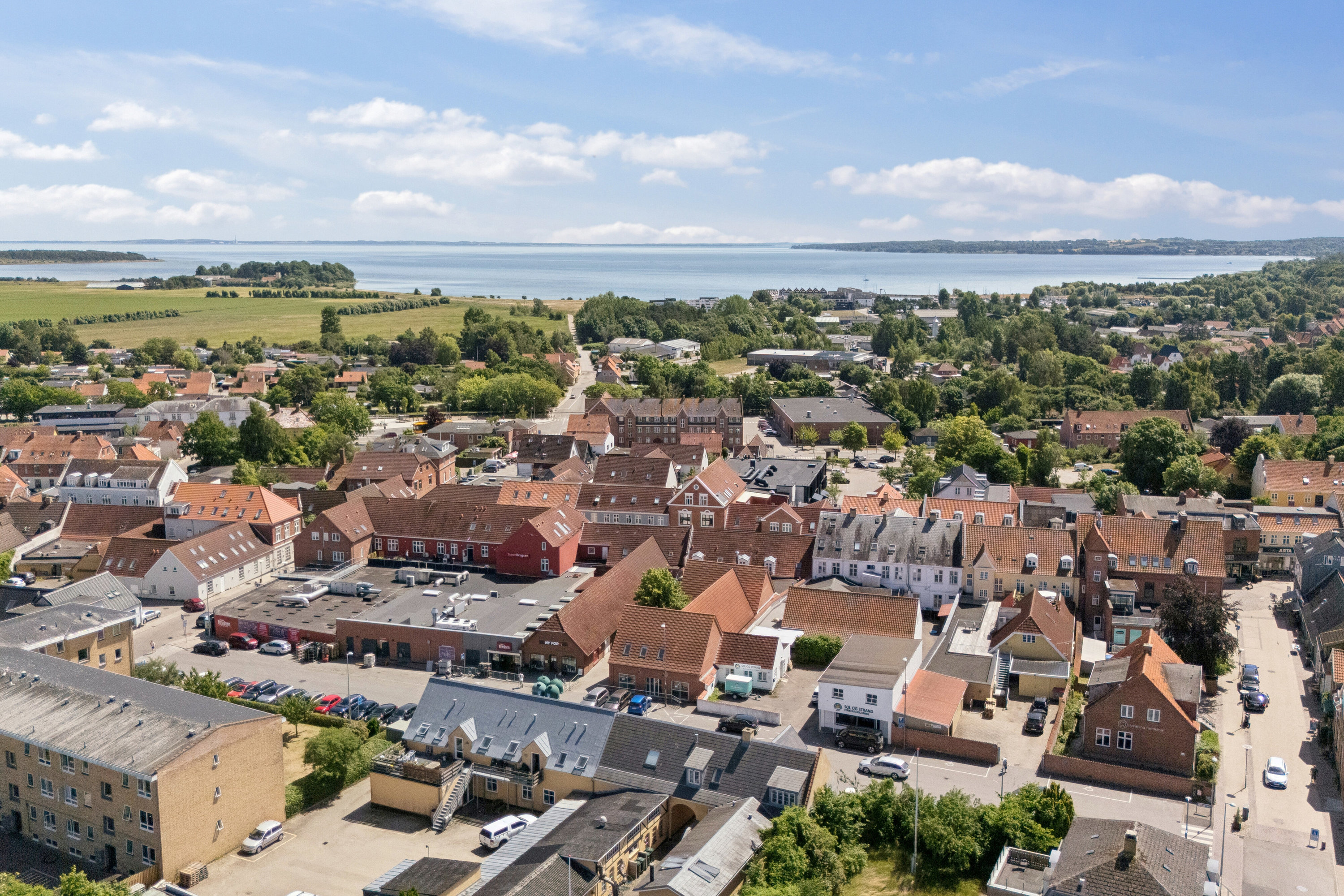 Fin og velindrettet villa med stor, frodig have - Visning 3