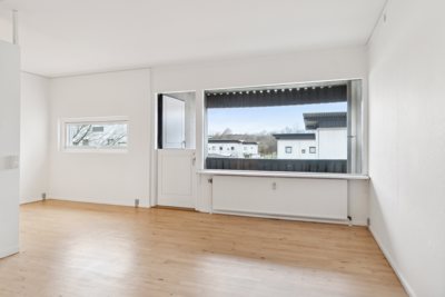 Toværelses med stor solrig altan nær DTU, Letbanen og Dyrehaven