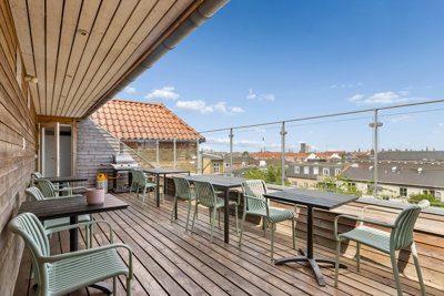Flot og delevenlig lejlighed med fælles tagterrasse til ejerforeningen