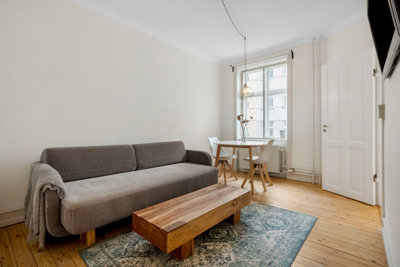 Charmerende Østerbro-lejlighed med skønt lysindfald og attraktiv beliggenhed