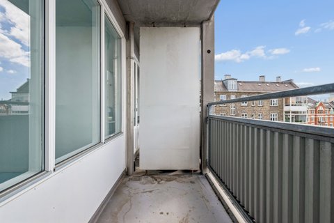 STOR 1 VÆRELSES MED SOLRIG ALTAN PÅ ATTRAKTIVE RANTZAUSGADE