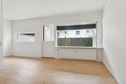 Skøn stuelejlighed med egen gårdhave