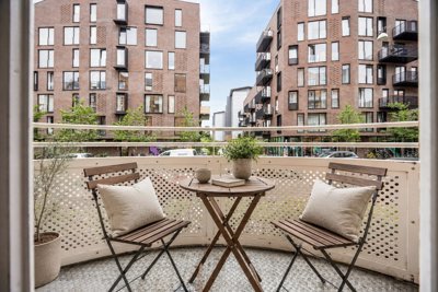 Centralt beliggende 2V'er med solrig altan
