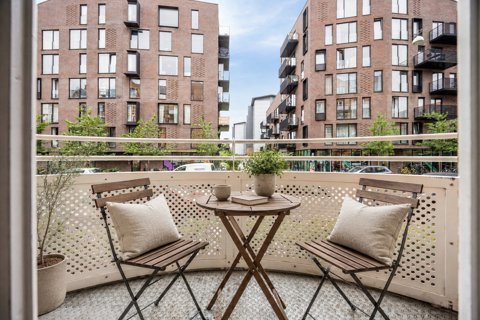 Centralt beliggende 2V'er med solrig altan