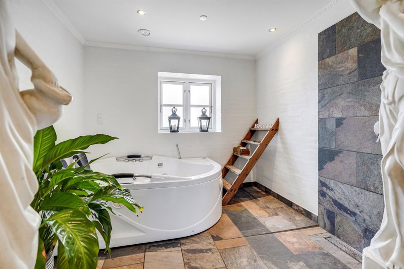 Property image number 8