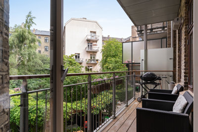 Klassisk Østerbro-charme tæt på Trianglen – sildebensparket, altan og skøn gård