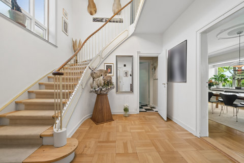 Smuk 30’er-villa på hele 389 etagemeter