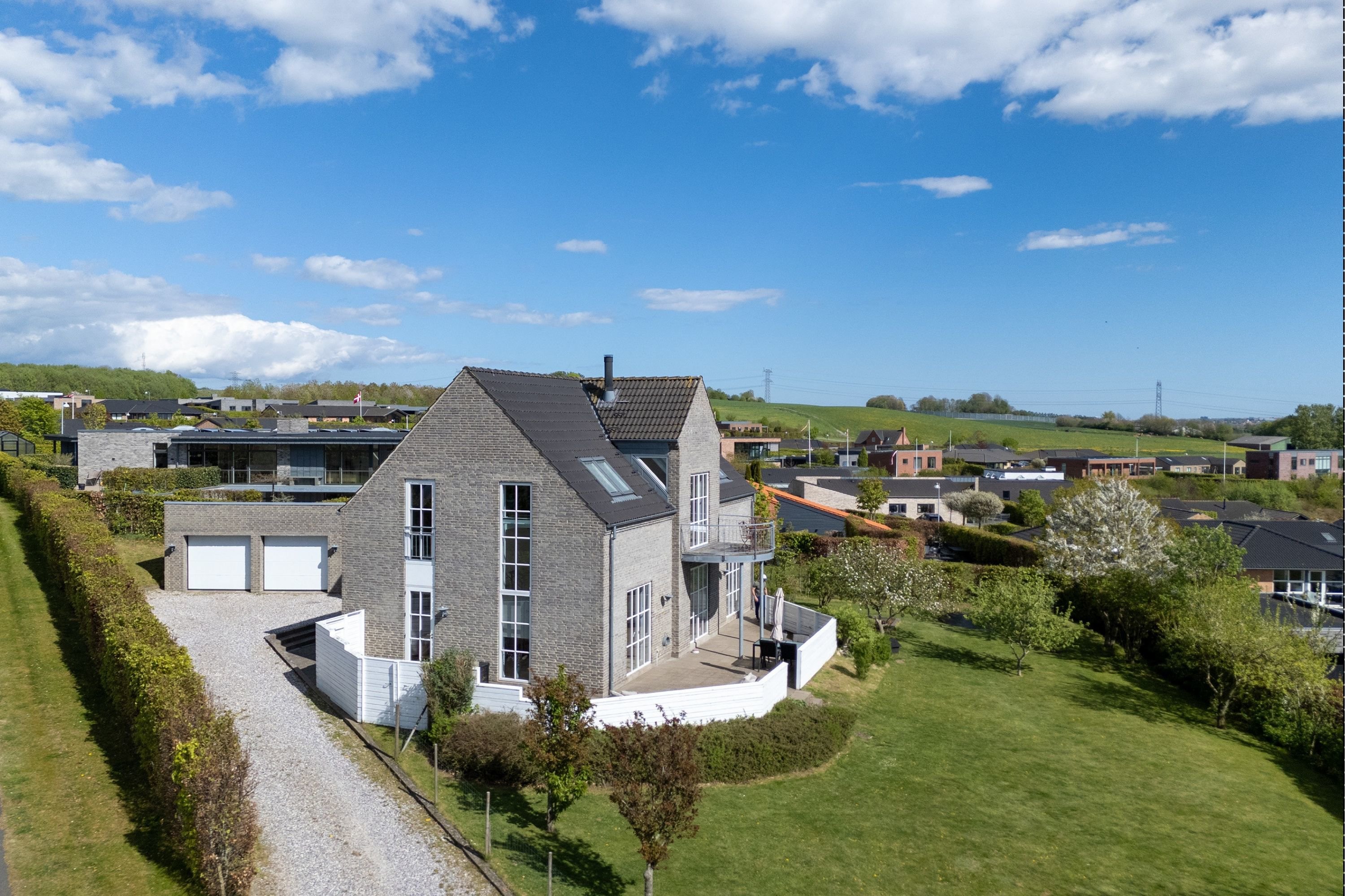 Shtëpi, 212 m², tokë 1105 m²