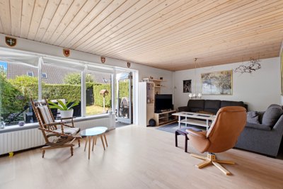Attraktivt ende rækkehus i fredeligt og familievenligt område!