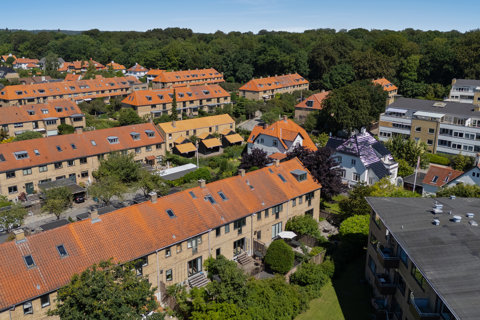 Sjældent udbudt rækkehus i hjertet af Charlottenlund