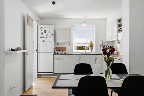 Indbydende og velindrettet rækkehus i børnevenlige omgivelser