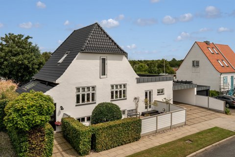 Smuk murmester villa smagfuldt renoveret