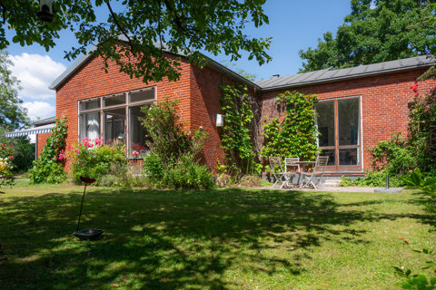 Arkitekttegnet villa - diskret beliggende på en privat stikvej til Baunegårdsvej