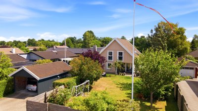 Familie villa med gennemført komfort og attraktiv beliggenhed