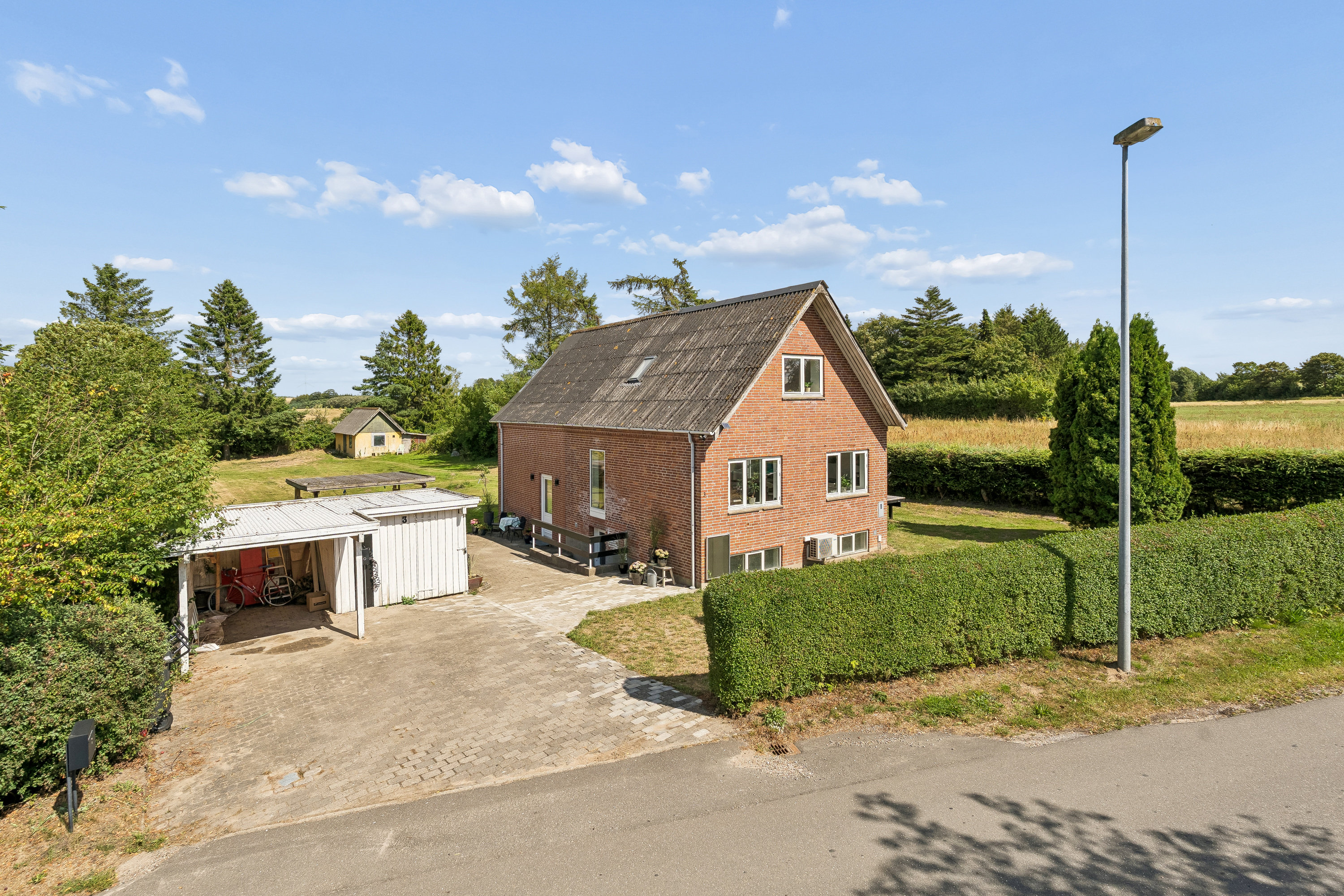 Villa på Vedsletvej 3 8732 Hovedgård.