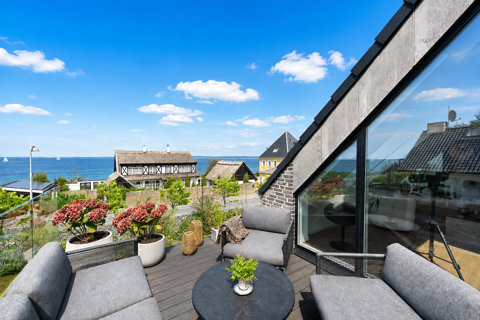 Enestående arkitekttegnet villa med panoramaudsigt over Øresund!