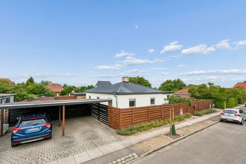 Stort dobbelthus med fleksibel indretning til hele familien