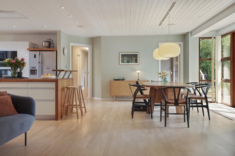 Indflytningsklar familievilla med bl.a. nyt tag