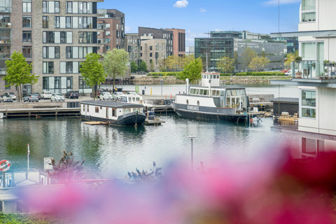 Lys 2V lejlighed med vestvendt altan og vandudsigt på Teglholmen.
