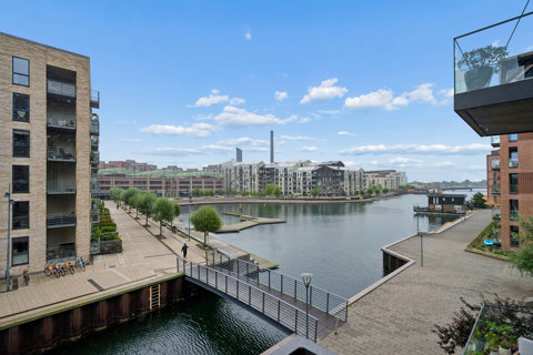To altaner, masser af sol og udsigt over Frederiksholmløbet