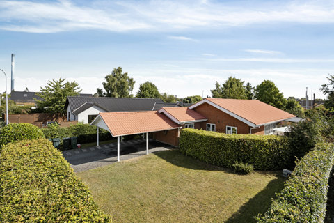 Indbydende 1-plans villa i det attraktive Vesterledskvarter