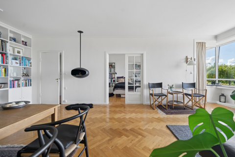 Arkitektonisk perle i ikoniske Vestersøhus med enestående udsigt over Søerne.