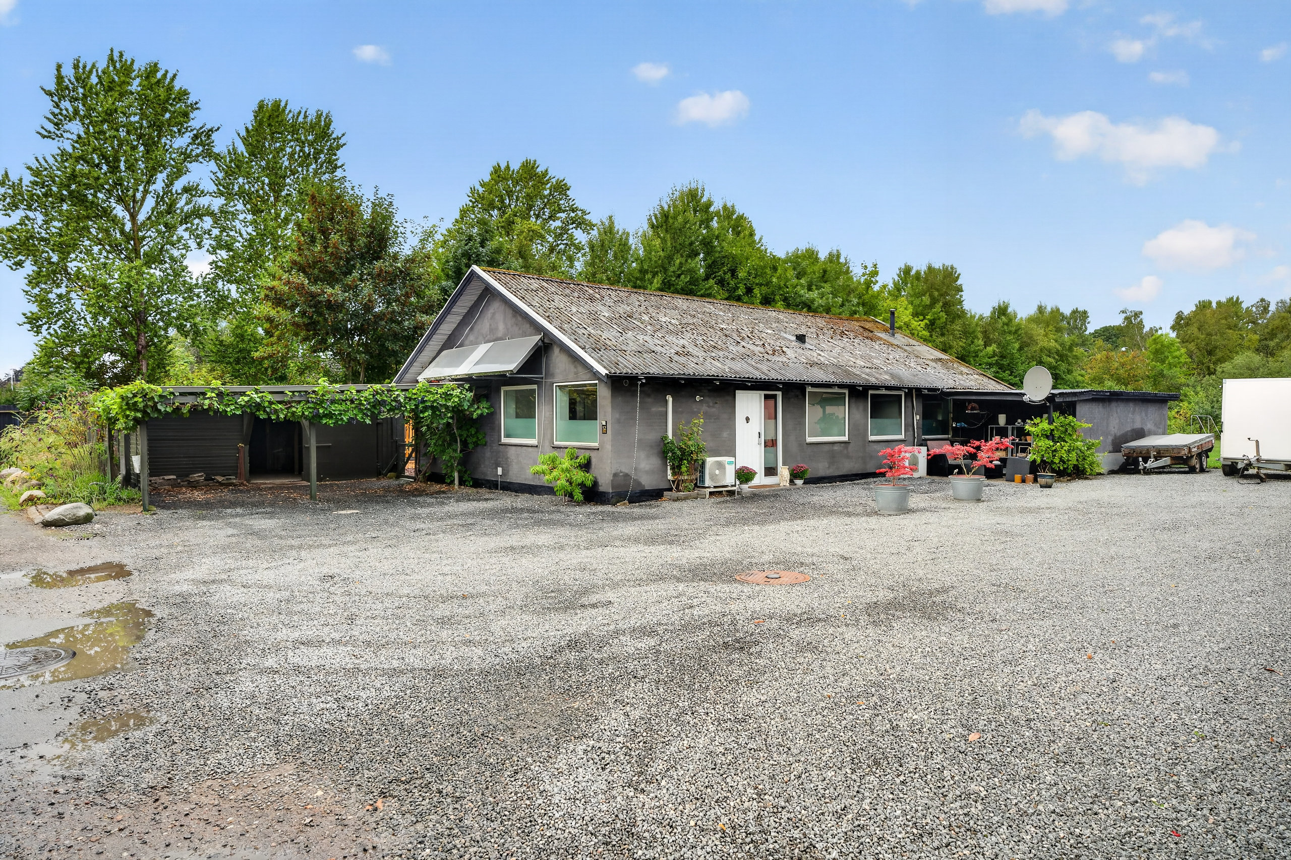 House, 130 m², land 1683 m²