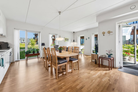 Moderne 3-værelses lejlighed med skøn terrasse i attraktive Nærheden
