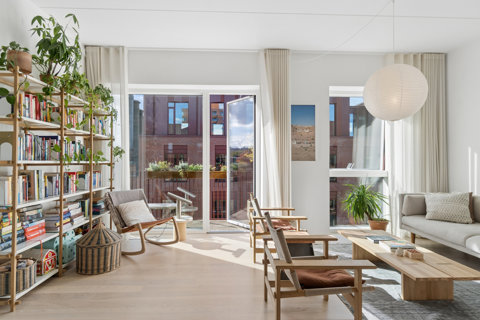 Øverst i ejendommen med langt kig, ekstra loftshøjde, gennemtænkt planløsning