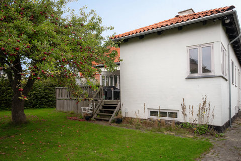Håndværkertilbud - Hvidpudset murermesterhus fra 1936 med potentiale