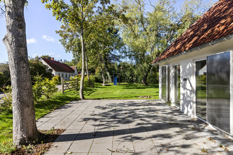 Moderniseret villa med stor funktionel kælder.