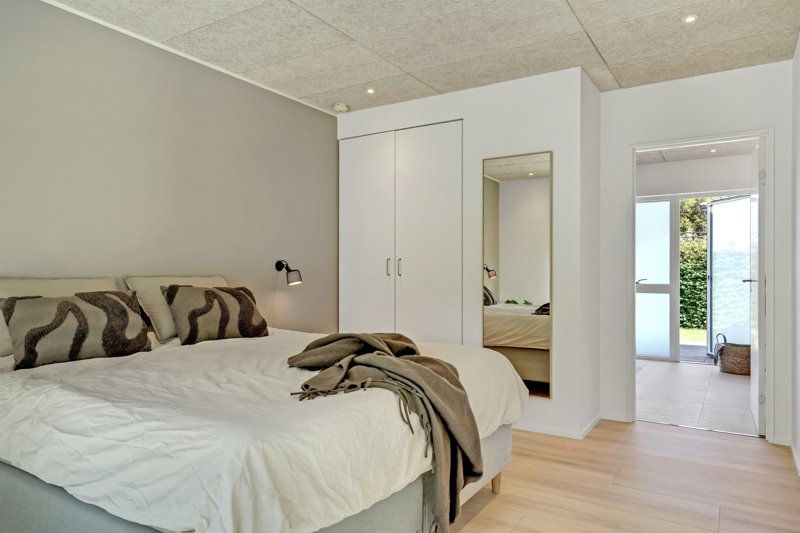 toggle-gallery-image