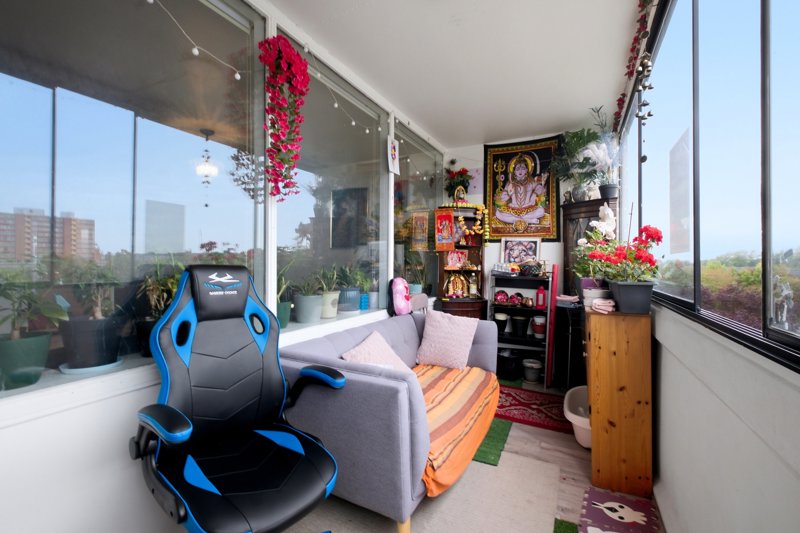 toggle-gallery-image