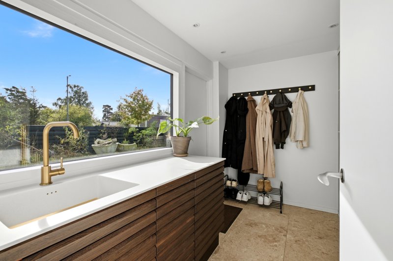 toggle-gallery-image